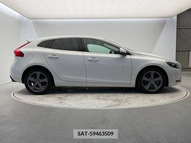 Volvo V40 2013-03 214101-18