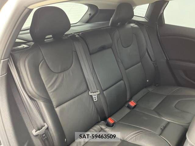 Volvo V40 2013-03 214101-11