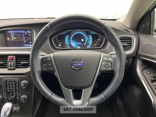 Volvo V40 2013-03 214101-10