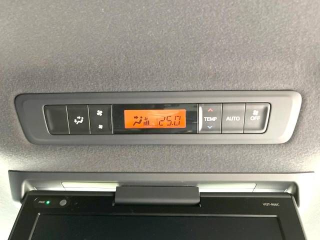 Toyota NOAH HYBRID 2018-09 20522-6