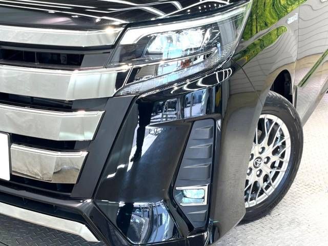 Toyota NOAH HYBRID 2018-09 20522-13