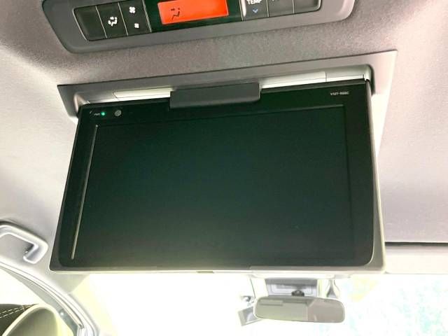 Toyota NOAH HYBRID 2018-09 20522-2