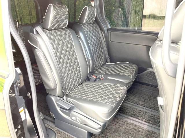 Toyota NOAH HYBRID 2018-09 20522-8