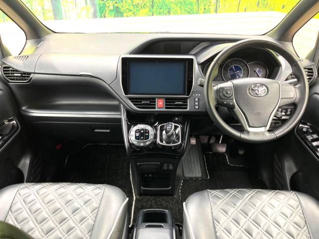 Toyota NOAH HYBRID 2018-09 20522-1