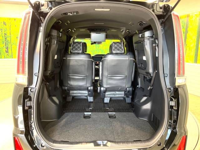 Toyota NOAH HYBRID 2018-09 20522-11