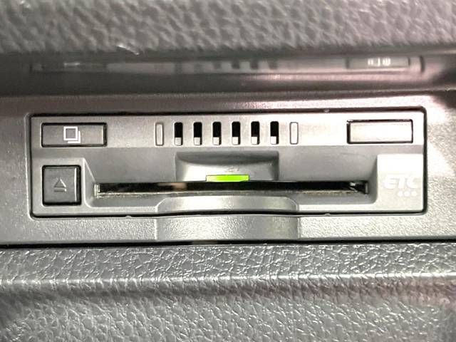 Toyota NOAH HYBRID 2018-09 20522-7