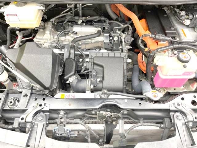 Toyota NOAH HYBRID 2018-09 20522-18