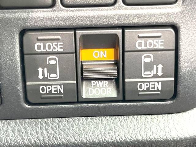 Toyota NOAH HYBRID 2018-09 20522-3