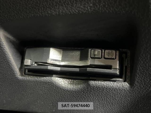 Toyota PRIUS 2019-09 322612-7