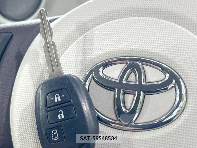 Toyota PORTE 2013-01 283672-7