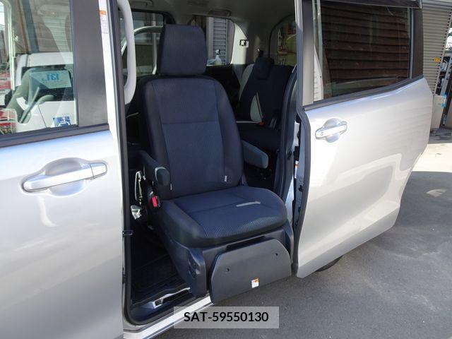 Toyota VOXY 2016-12 372173-12