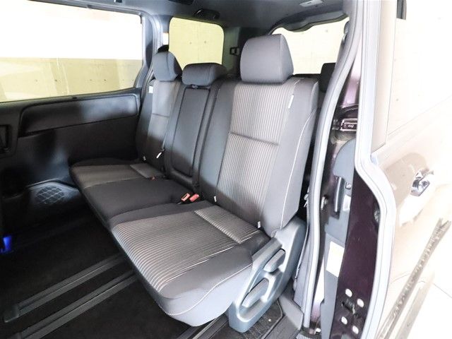 Toyota VOXY 2018-12 195962-6