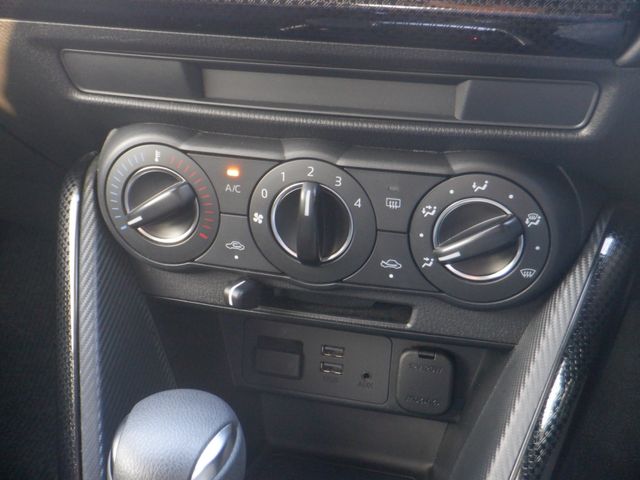 Mazda DEMIO 2019-08 8153-7