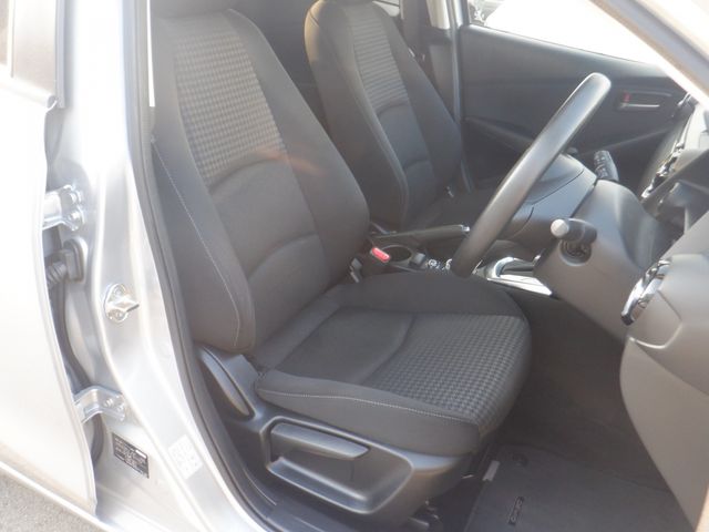 Mazda DEMIO 2019-08 8153-13