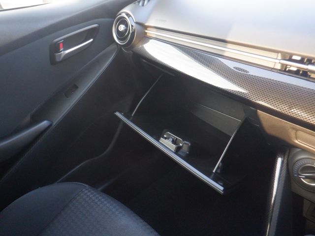 Mazda DEMIO 2019-08 8153-6