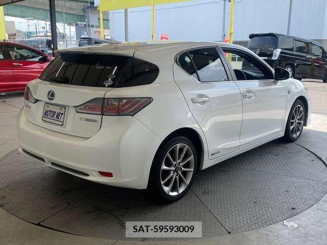 Lexus CT 2011-04 275202-10