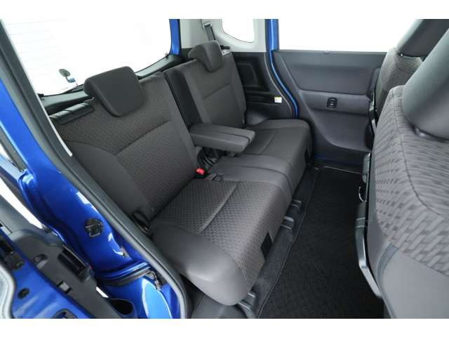 Mitsubishi DELICA D2 2017-04 18247-6