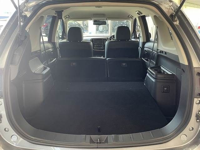 Mitsubishi OUTLANDER PHEV 2015-12 6111-12