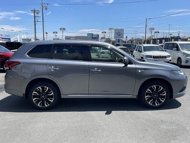 Mitsubishi OUTLANDER PHEV 2015-12 6111-16