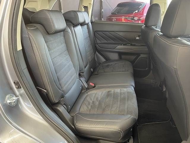 Mitsubishi OUTLANDER PHEV 2015-12 6111-5