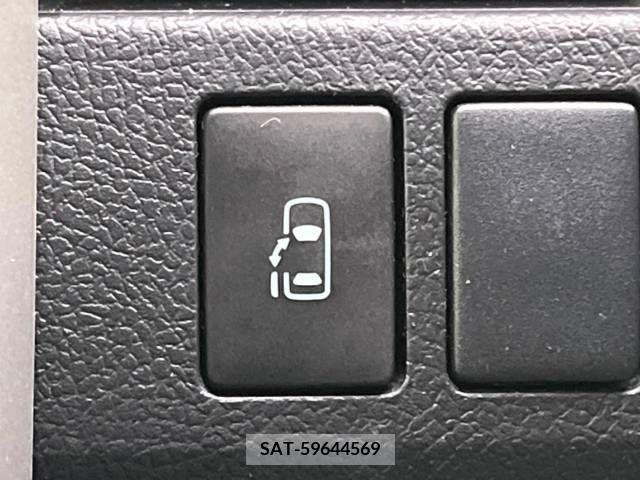 Toyota VOXY 2013-05 383942-3