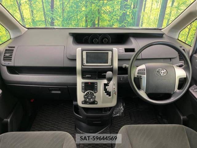 Toyota VOXY 2013-05 383942-1
