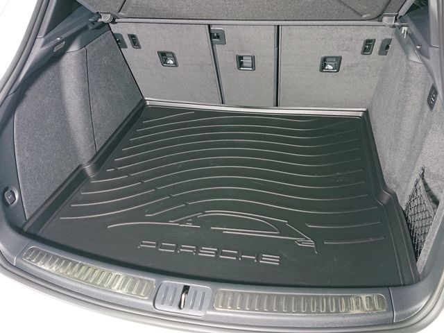Porsche MACAN 2023-05 184127-28
