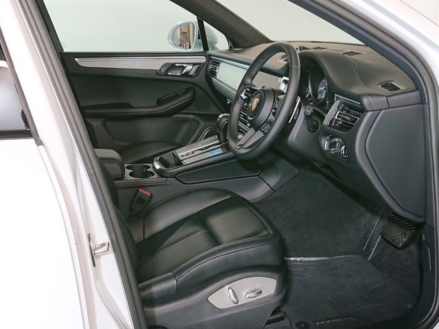 Porsche MACAN 2023-05 184127-6