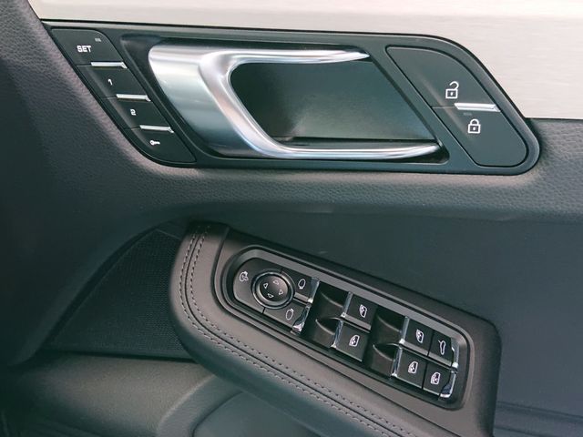 Porsche MACAN 2023-05 184127-21