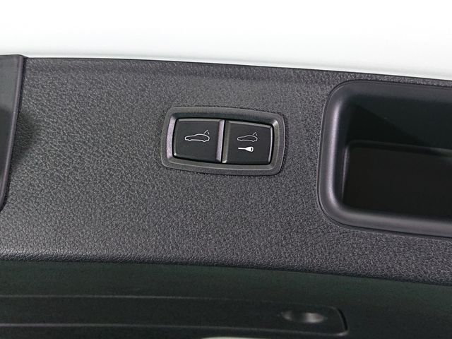 Porsche MACAN 2023-05 184127-29