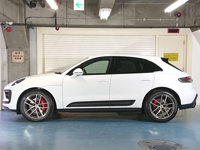 Porsche MACAN 2023-05 184127-25