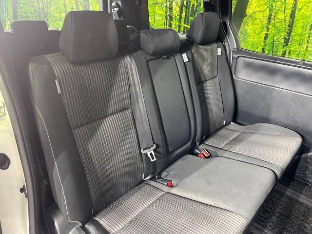 Toyota VOXY 2019-06 24423-8