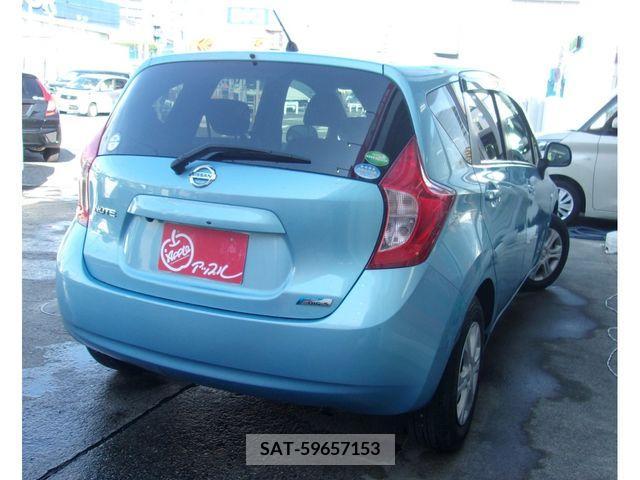 Nissan NOTE 2013-08 352556-2