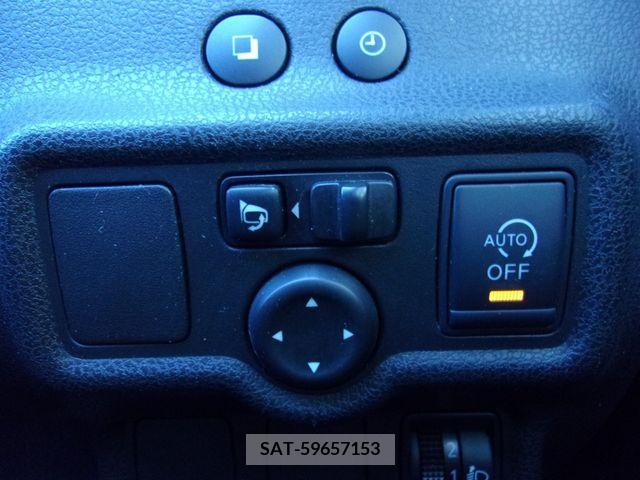 Nissan NOTE 2013-08 352556-4