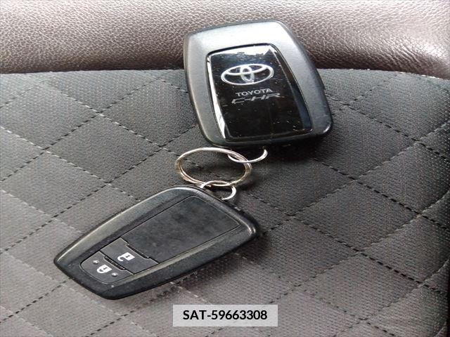 Toyota C-HR 2017-04 379585-16