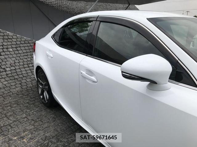 Lexus IS 2015-09 297926-4