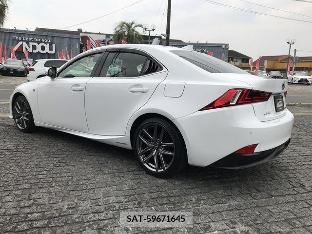 Lexus IS 2015-09 297926-3