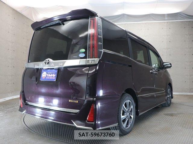 Toyota NOAH 2018-01 331468-1