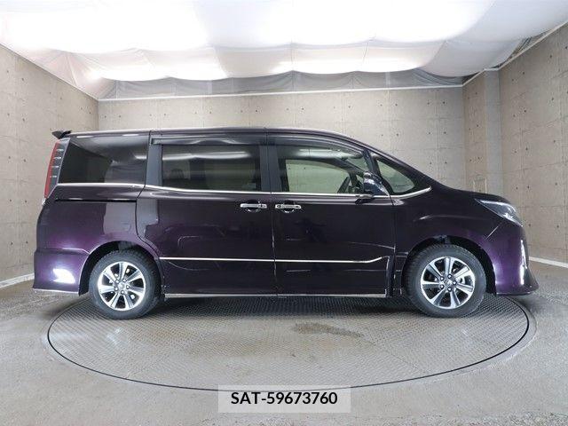 Toyota NOAH 2018-01 331468-22