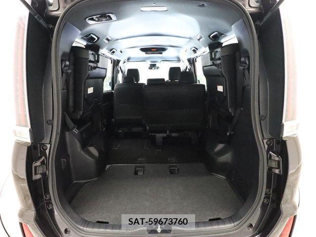 Toyota NOAH 2018-01 331468-8