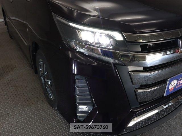 Toyota NOAH 2018-01 331468-19