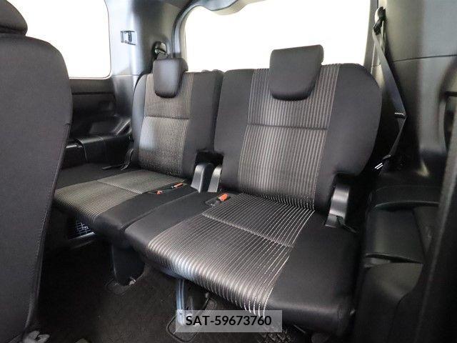 Toyota NOAH 2018-01 331468-7