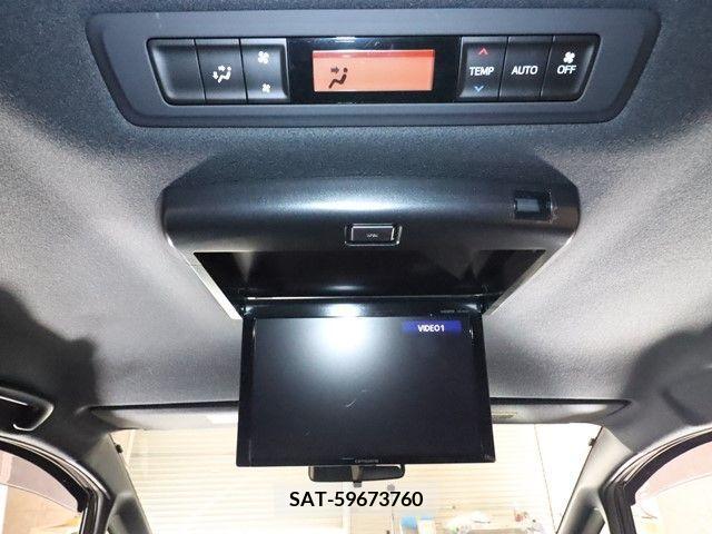 Toyota NOAH 2018-01 331468-18