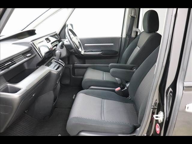 Honda e 2015-04 13132-10