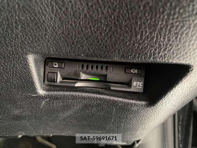 Toyota SIENTA 2017-07 385034-16