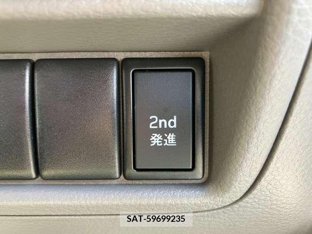 Mitsubishi MINICAB VAN 2017-04 325478-10