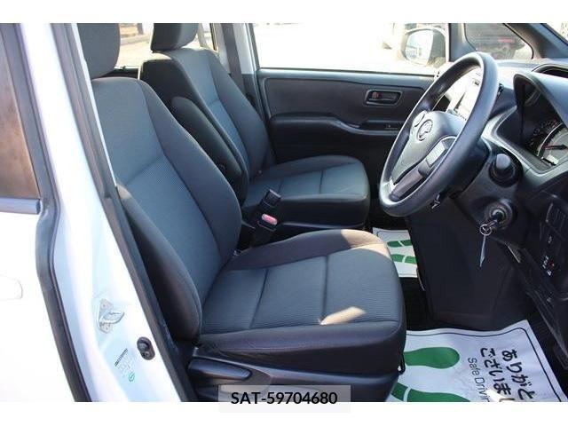 Toyota VOXY 2018-04 220397-16