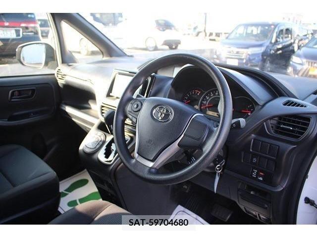 Toyota VOXY 2018-04 220397-15
