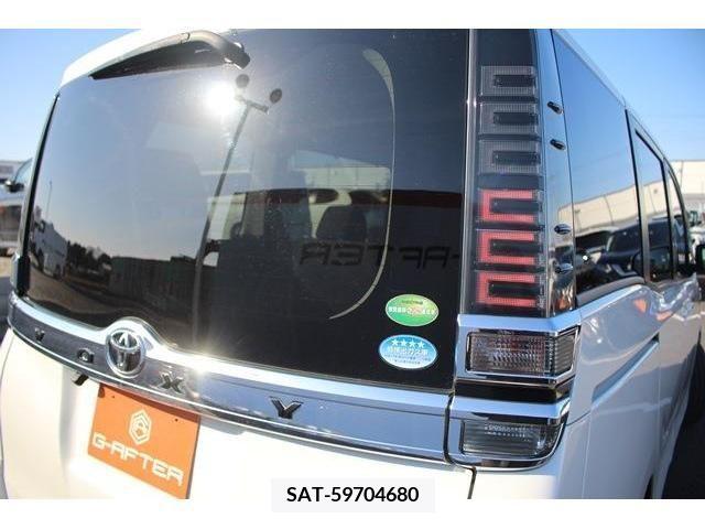 Toyota VOXY 2018-04 220397-14