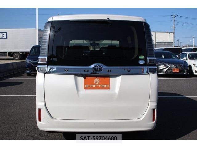 Toyota VOXY 2018-04 220397-11